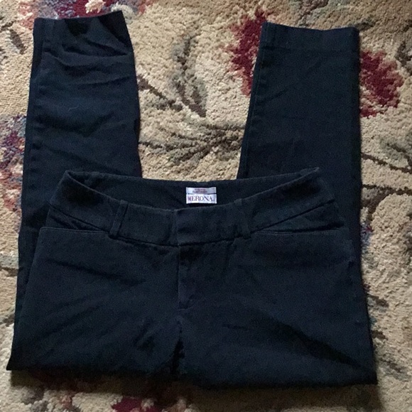 Merona Pants - Black Y2K Daily Basic straight leg capris Size 4